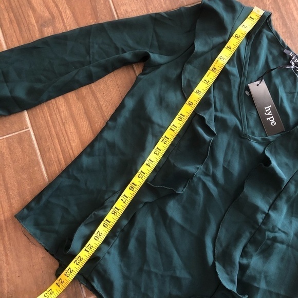 Bell sleeves Blouse Size Medium New with tags - Picture 8 of 8